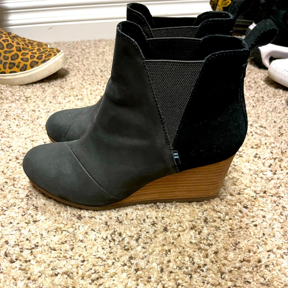 Toms black suede ankle bootie